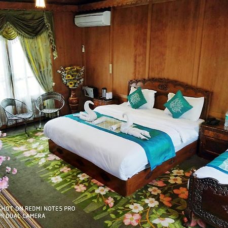 The Mughal Sheraton Houseboat Hotel Durgjan Kültér fotó