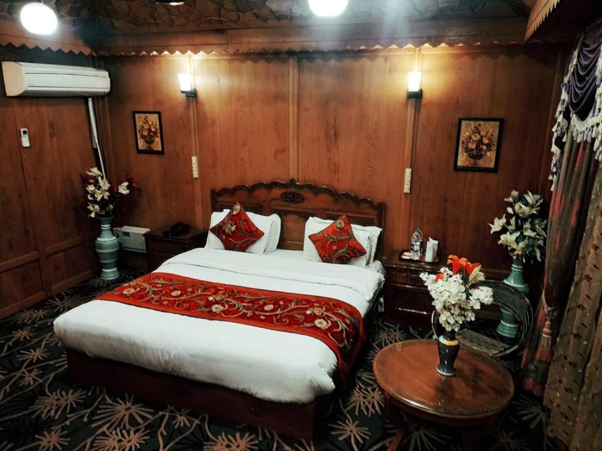 The Mughal Sheraton Houseboat Hotel Durgjan Kültér fotó