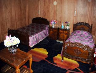 The Mughal Sheraton Houseboat Hotel Durgjan Kültér fotó
